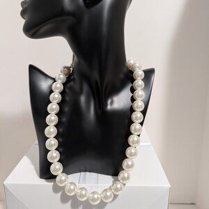 Thick Pearl Necklace